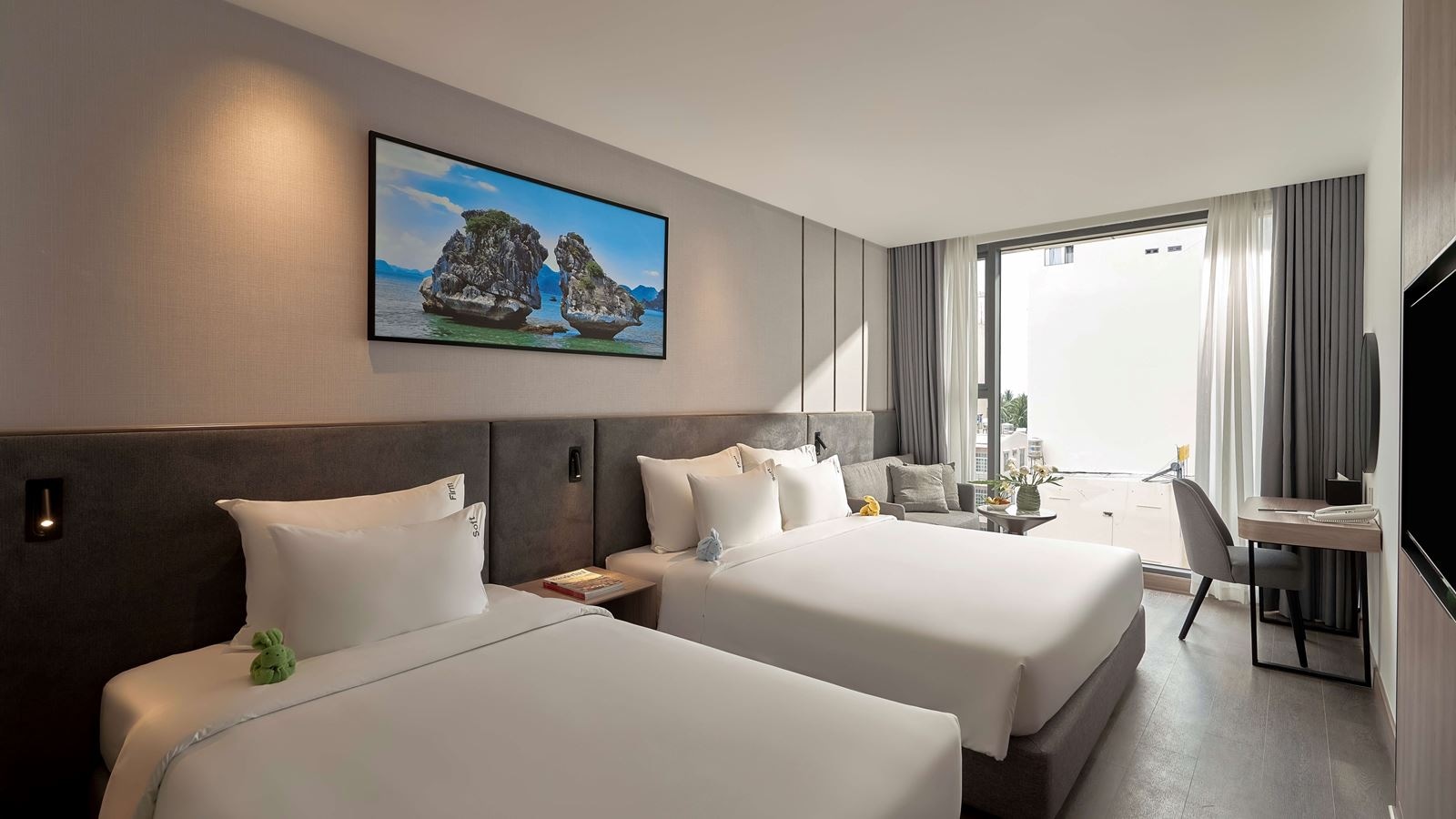 rooms-triple-city-view