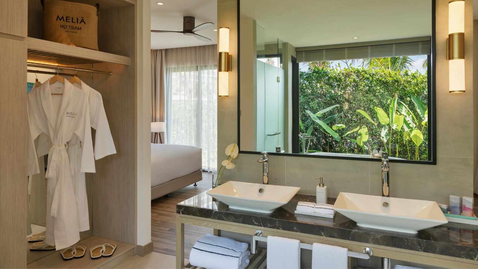 rooms-the-level-1bedroom-lakefront-pool-villa