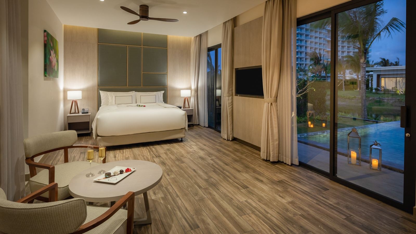 rooms-the-level-1bedroom-lakefront-pool-villa