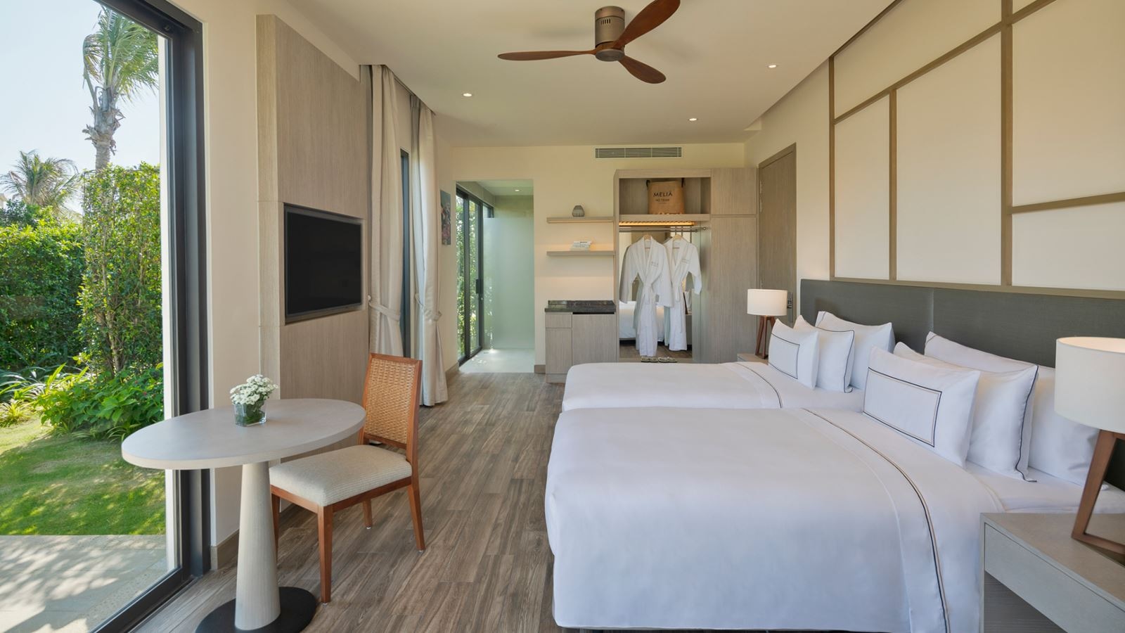 rooms-the-level-2bedroom-lakefront-pool-villa