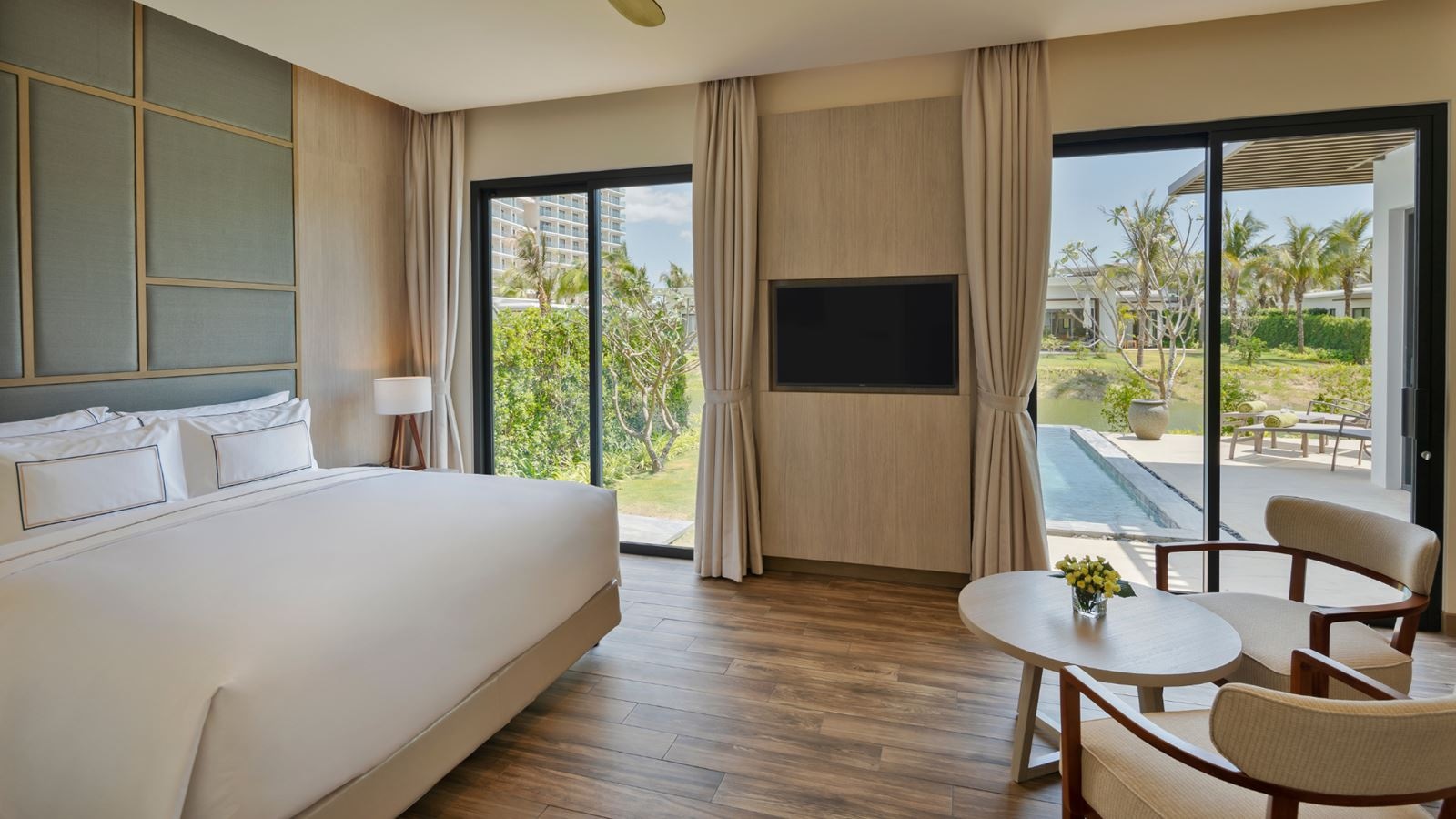 rooms-the-level-2bedroom-lakefront-pool-villa