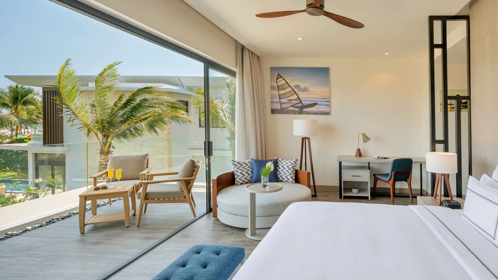 rooms-the-level-3bedroom-lakefront-pool-villa