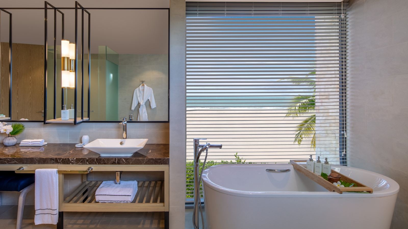 rooms-the-level-3bedroom-lakefront-pool-villa