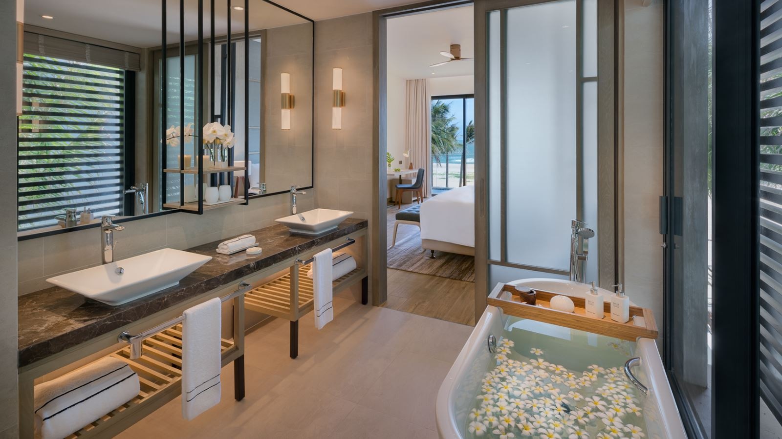 rooms-the-level-4bedroom-beachfront-pool-villa