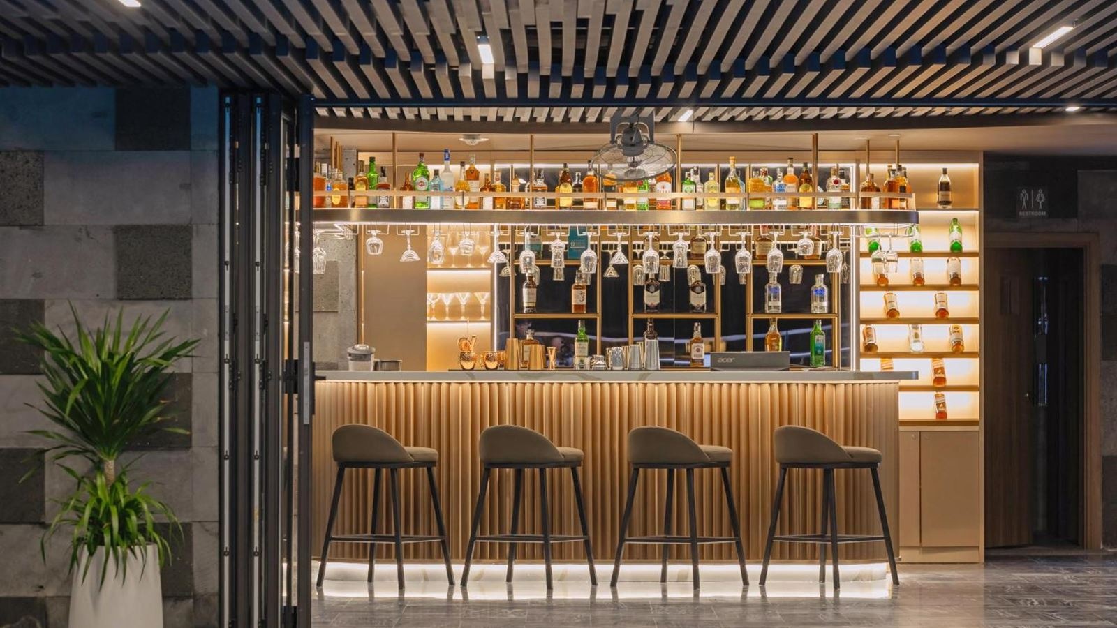 bars-may-sky-bar