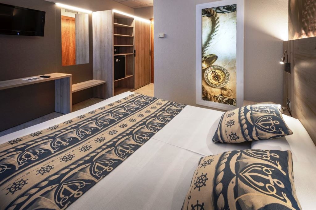 rooms-double-standard-room-balcony