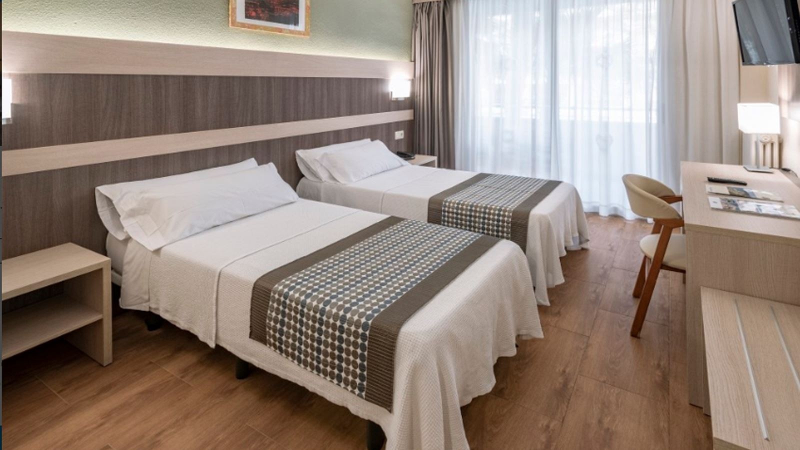 rooms-standard-room--with-balcony-or-terrace