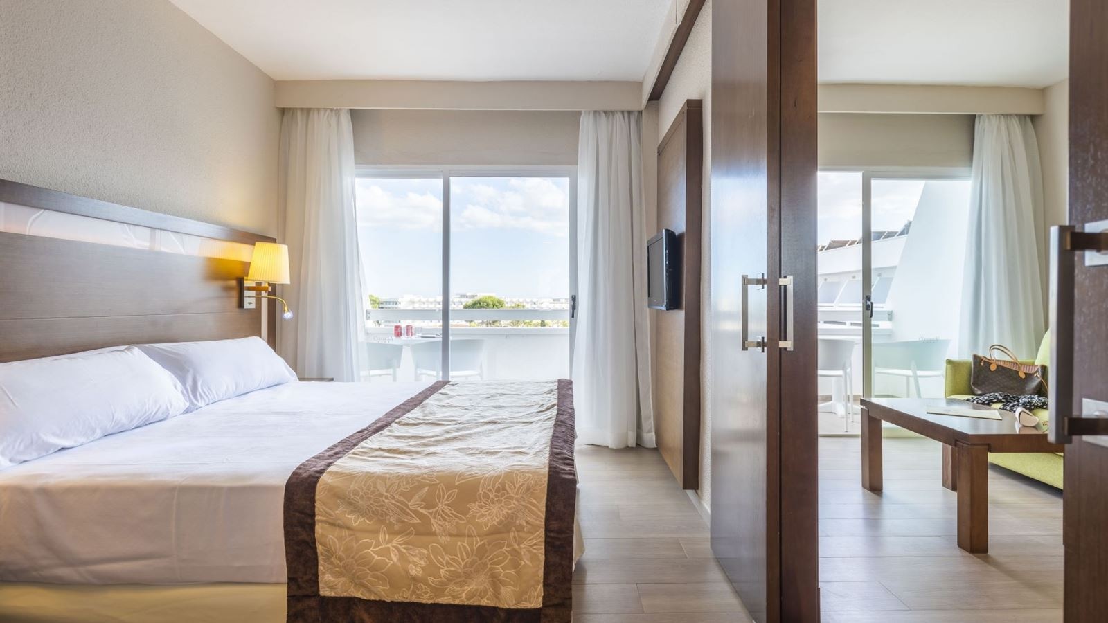 rooms-suite-balcony