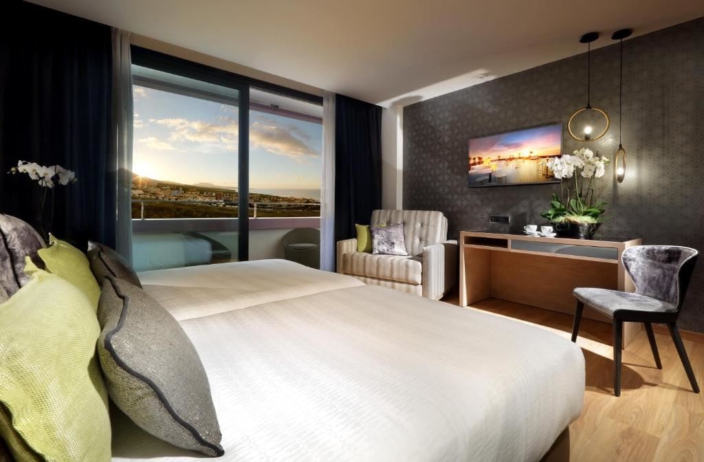 rooms-room-deluxe-silver-balcony-or-terrace