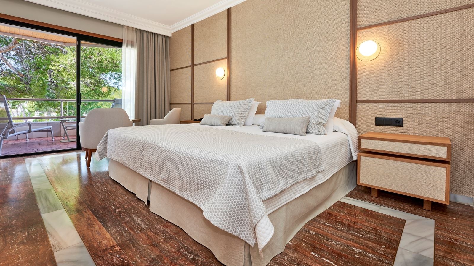 rooms-low-cost-with-balcony