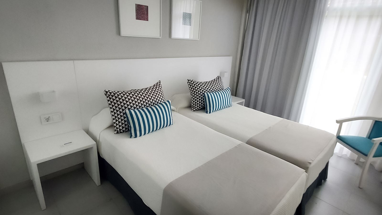 rooms-junior-suite-twin-with-pool-view-balconyj-or-terrace