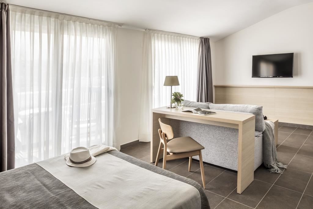 rooms-junior-suite-double-balcony