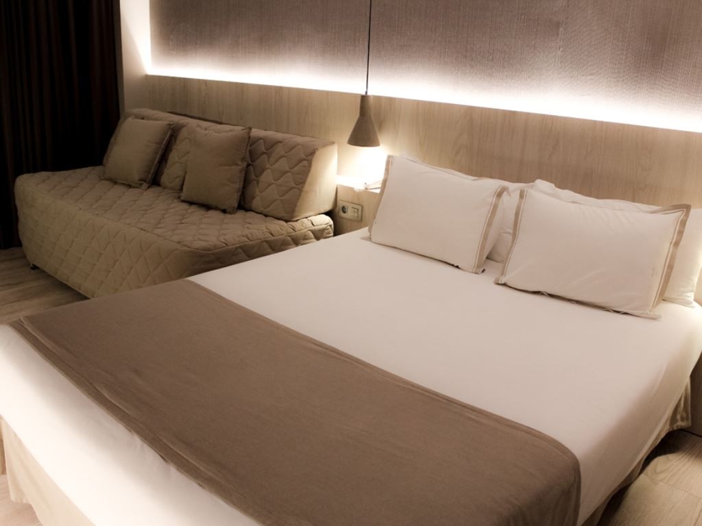 rooms-double-standard-room-balcony-or-terrace