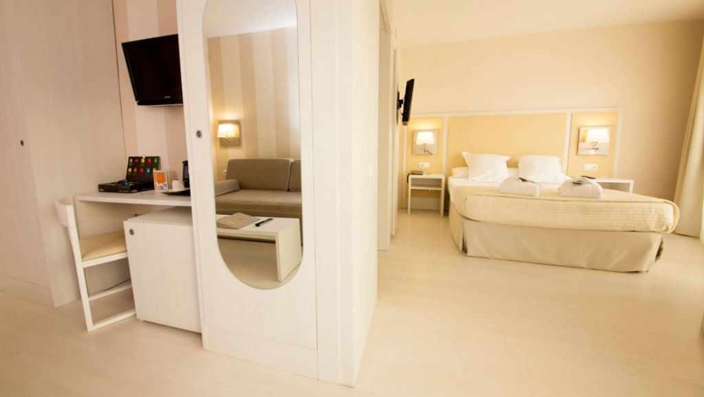 rooms-juniorsuite--balcony-or-terrace