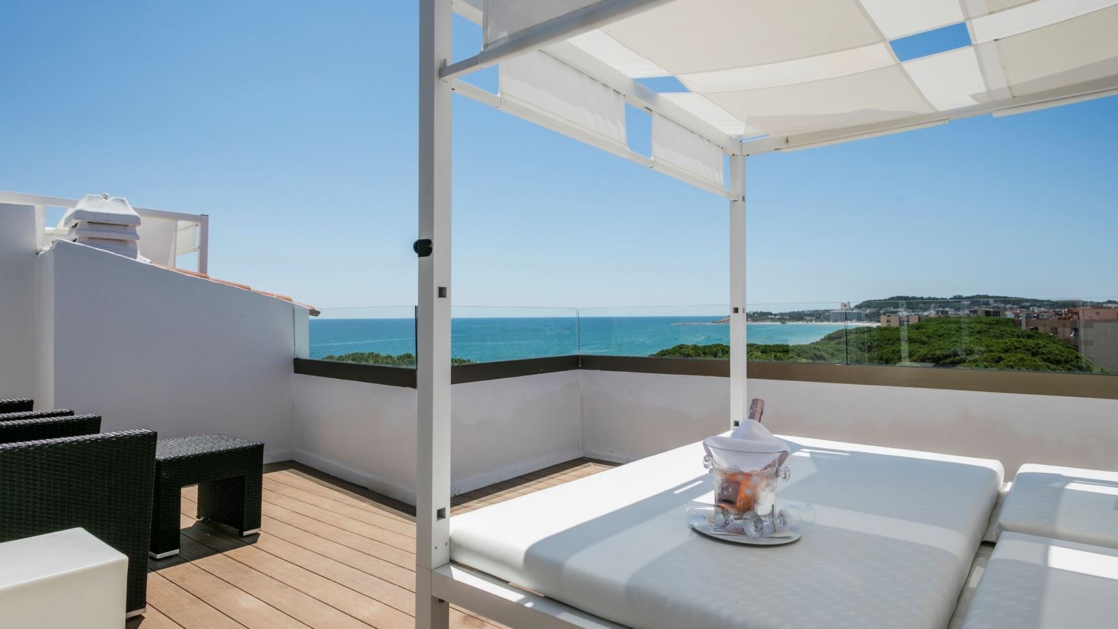 rooms-premium-penthouse-sea-view-balcony