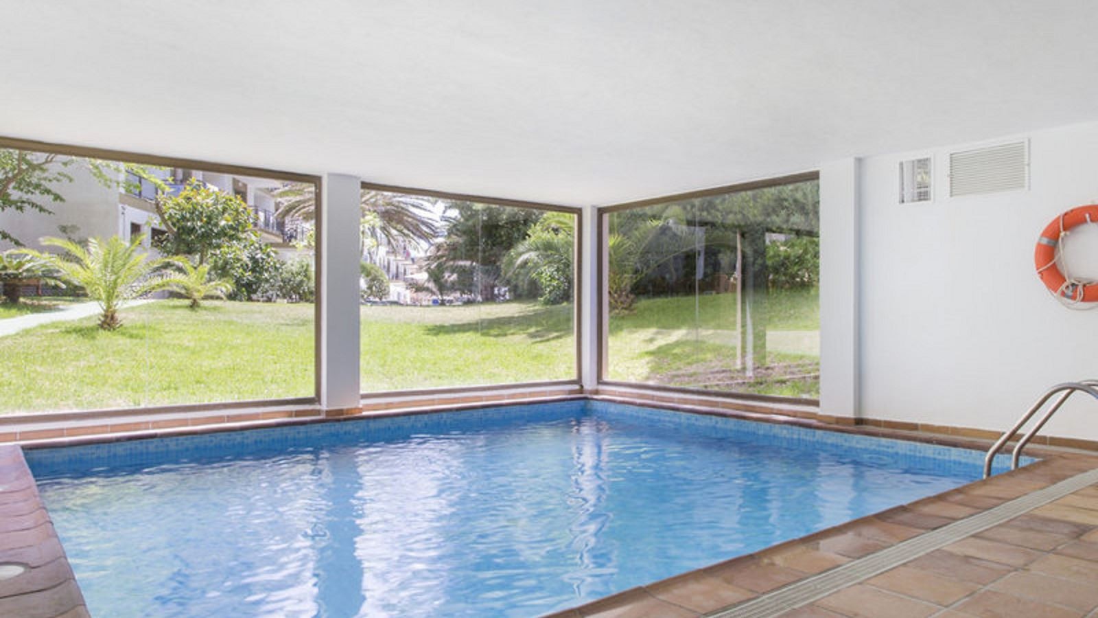pools-indoor-pool