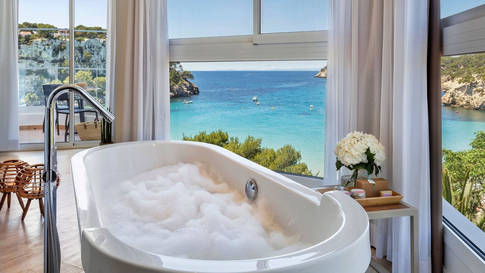 rooms-junior-suite-the-level-cala-galdana-view