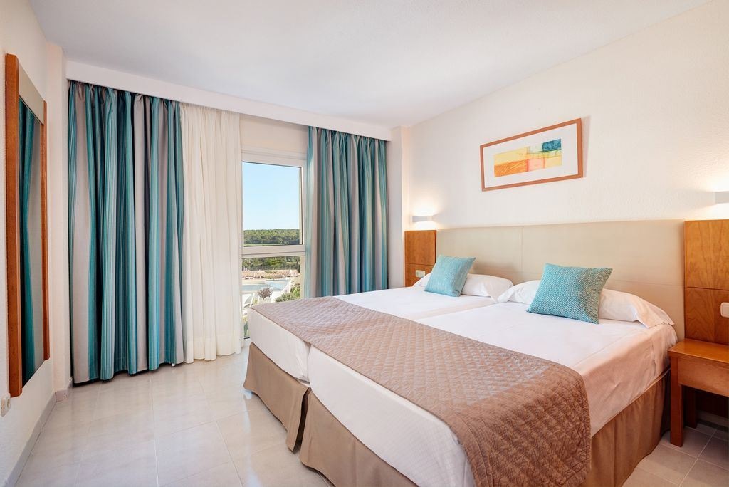 rooms-apartment-1-bedroom-balcony