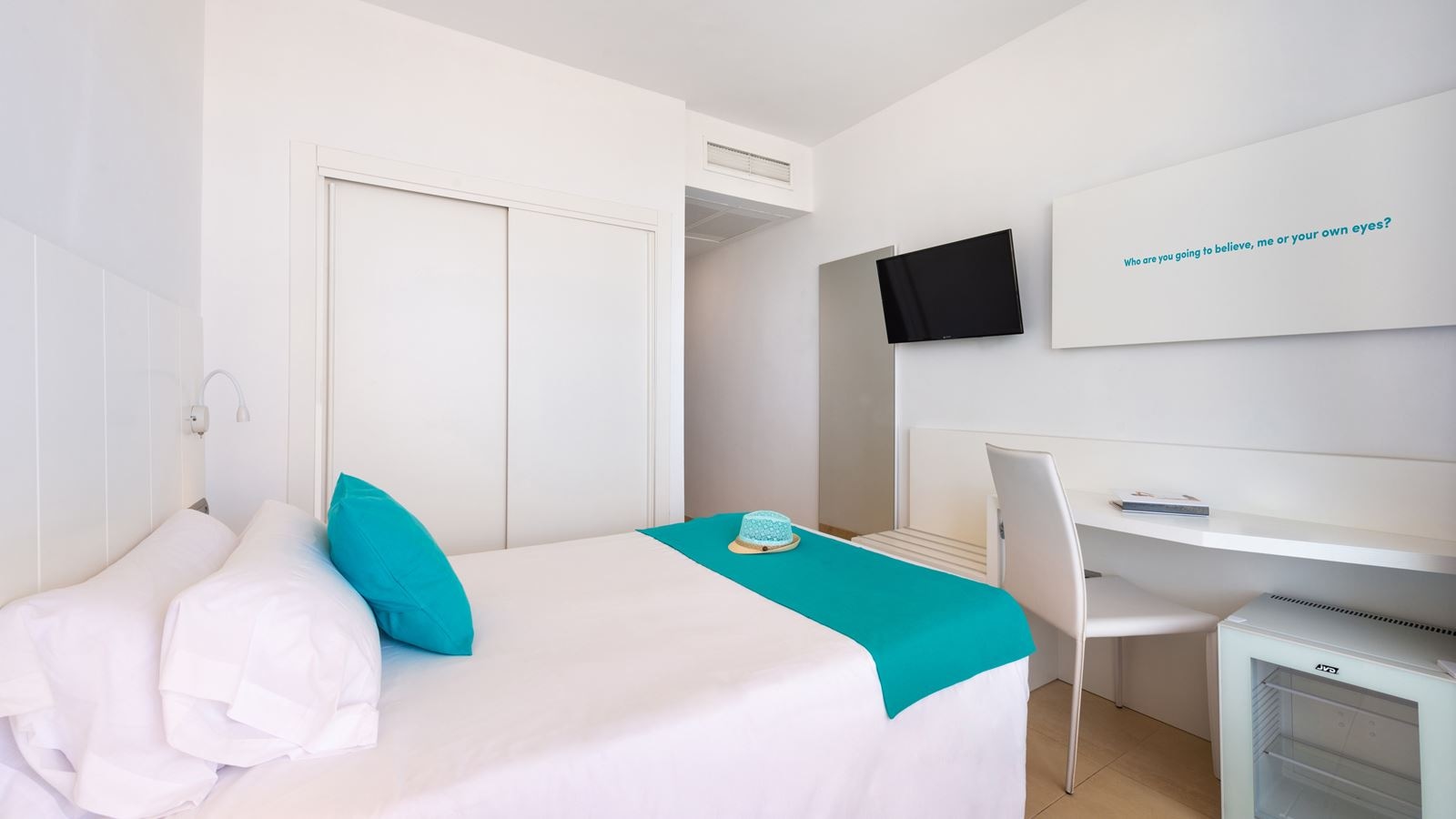 rooms-twin-room-lateral-sea-view-balcony-or-terrace