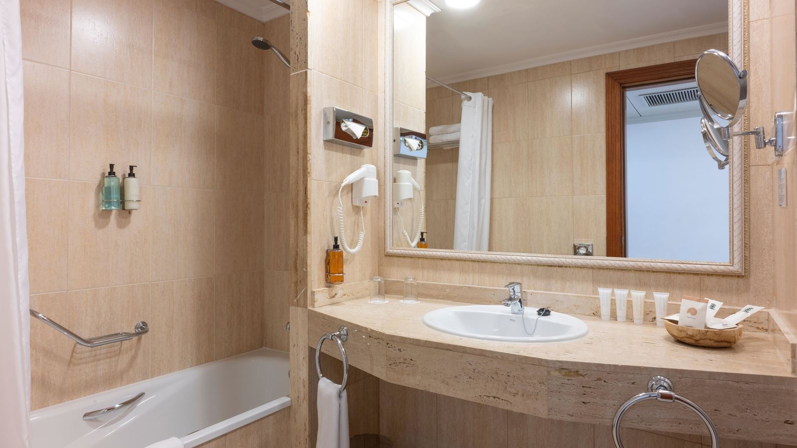 rooms-platinum-room-adults-only-balcony-or-terrace