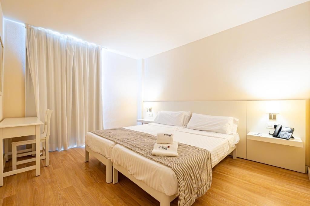 rooms-junior-suite-pool-view-single-use
