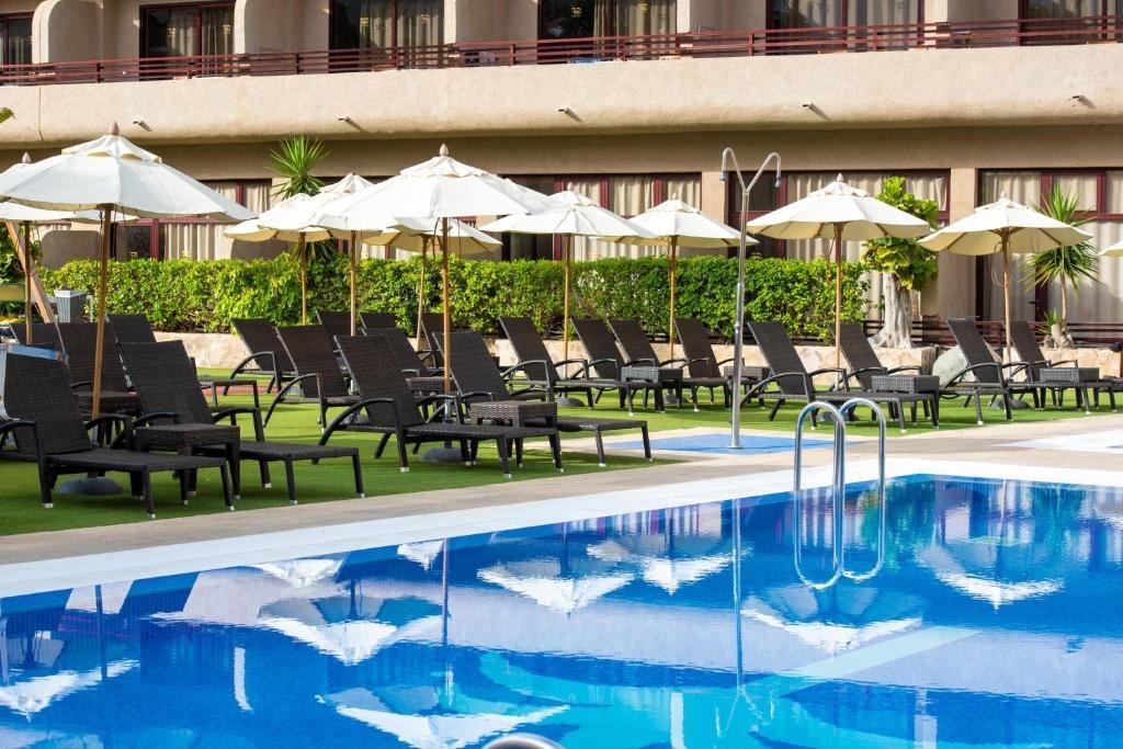 pools-outdoor-pool