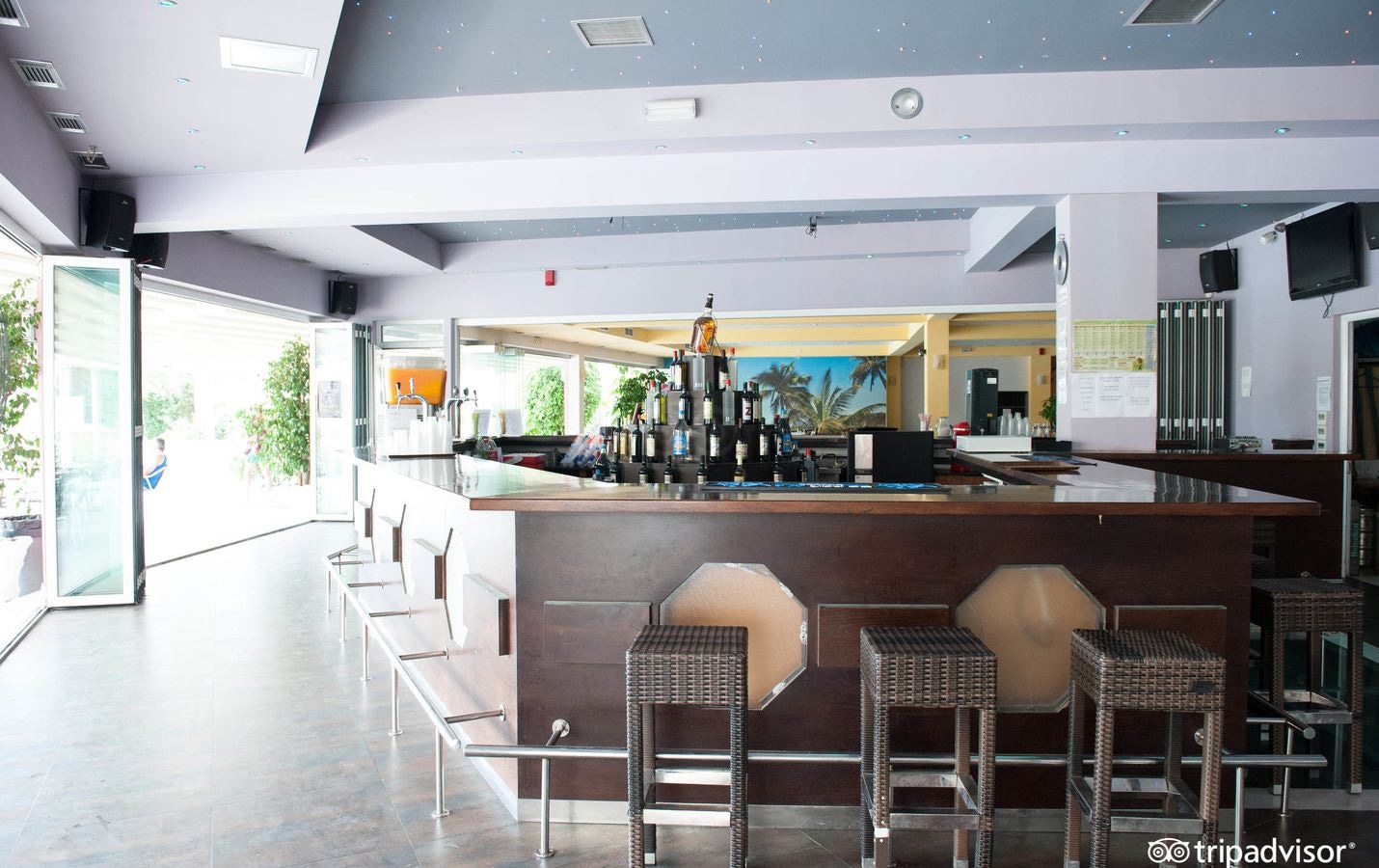 bars-main-bar