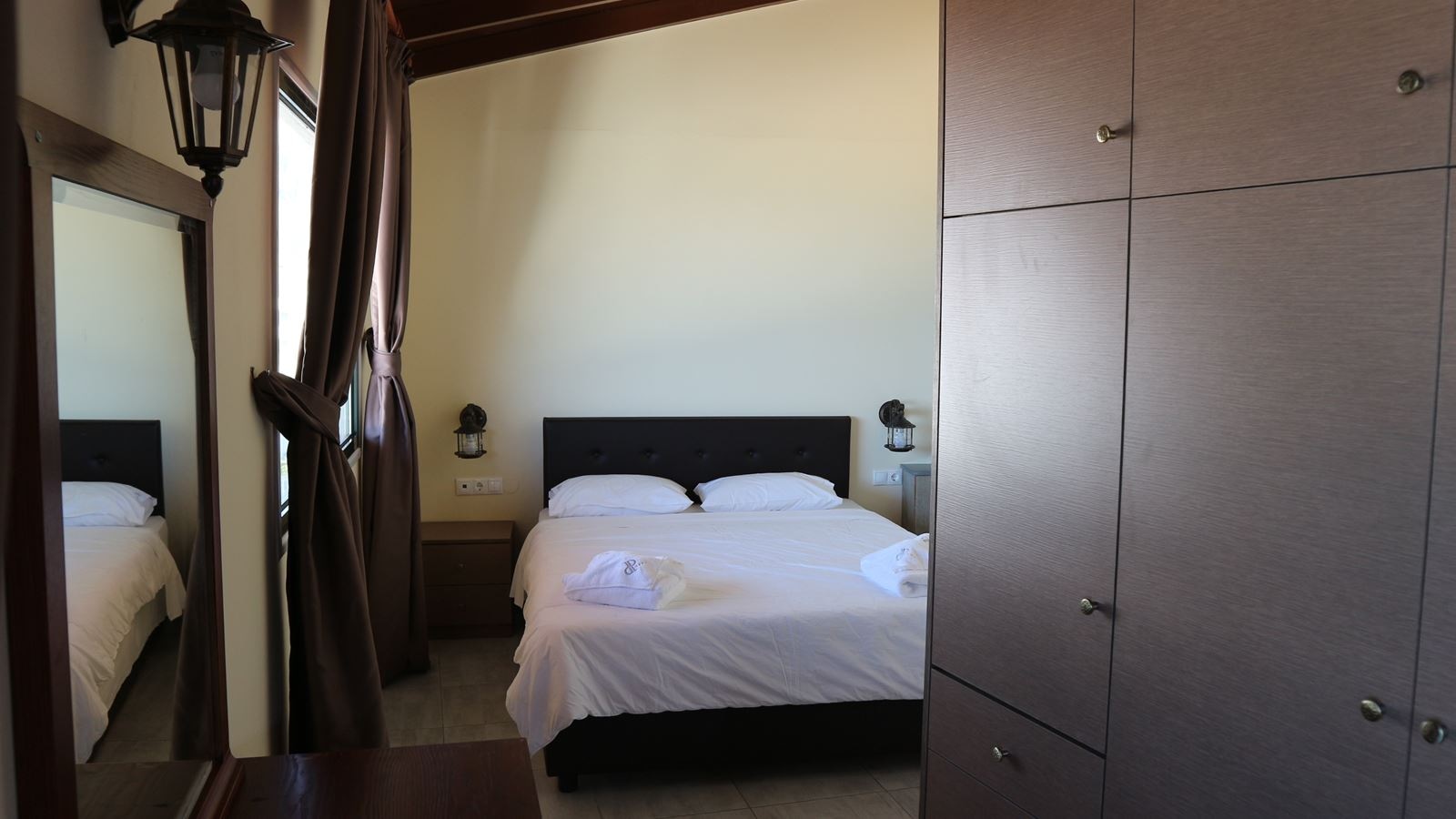 rooms-promo-family-room