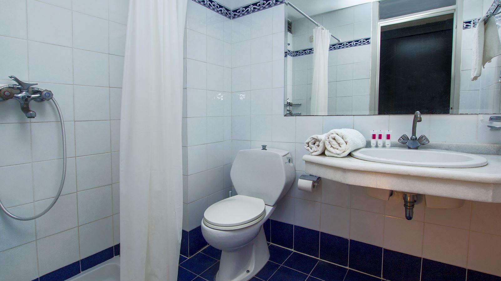 rooms-room-double-balcony