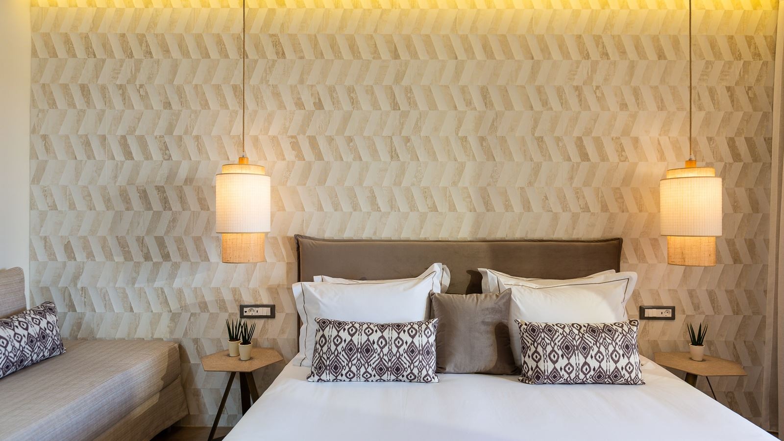 rooms-superior-room-pool-view