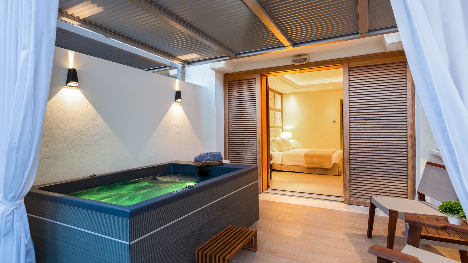 rooms-superior-room-with-jacuzzi