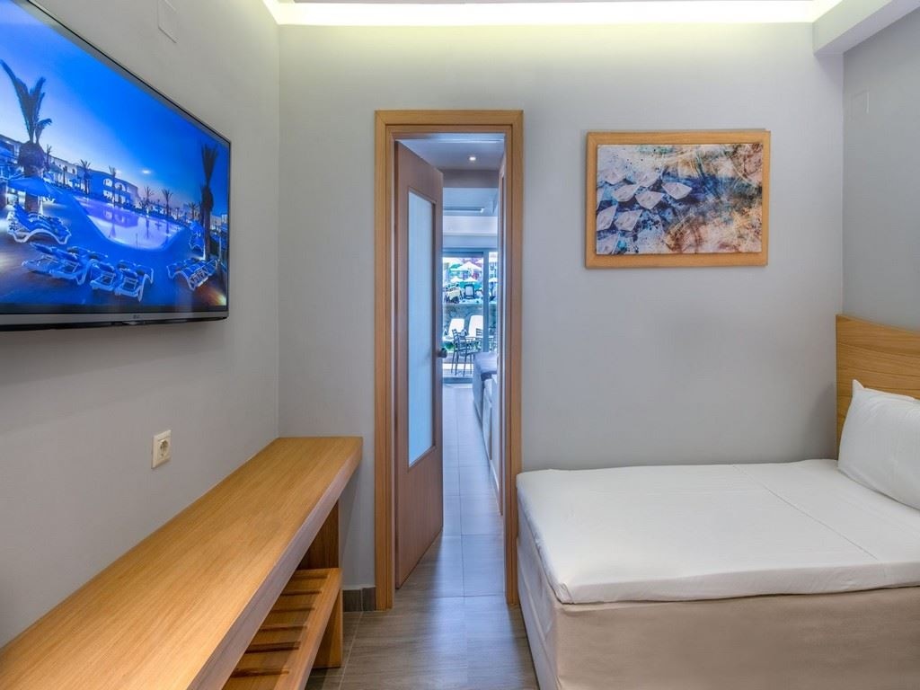 rooms-family-2-bedrooms-garden-view-private-pool