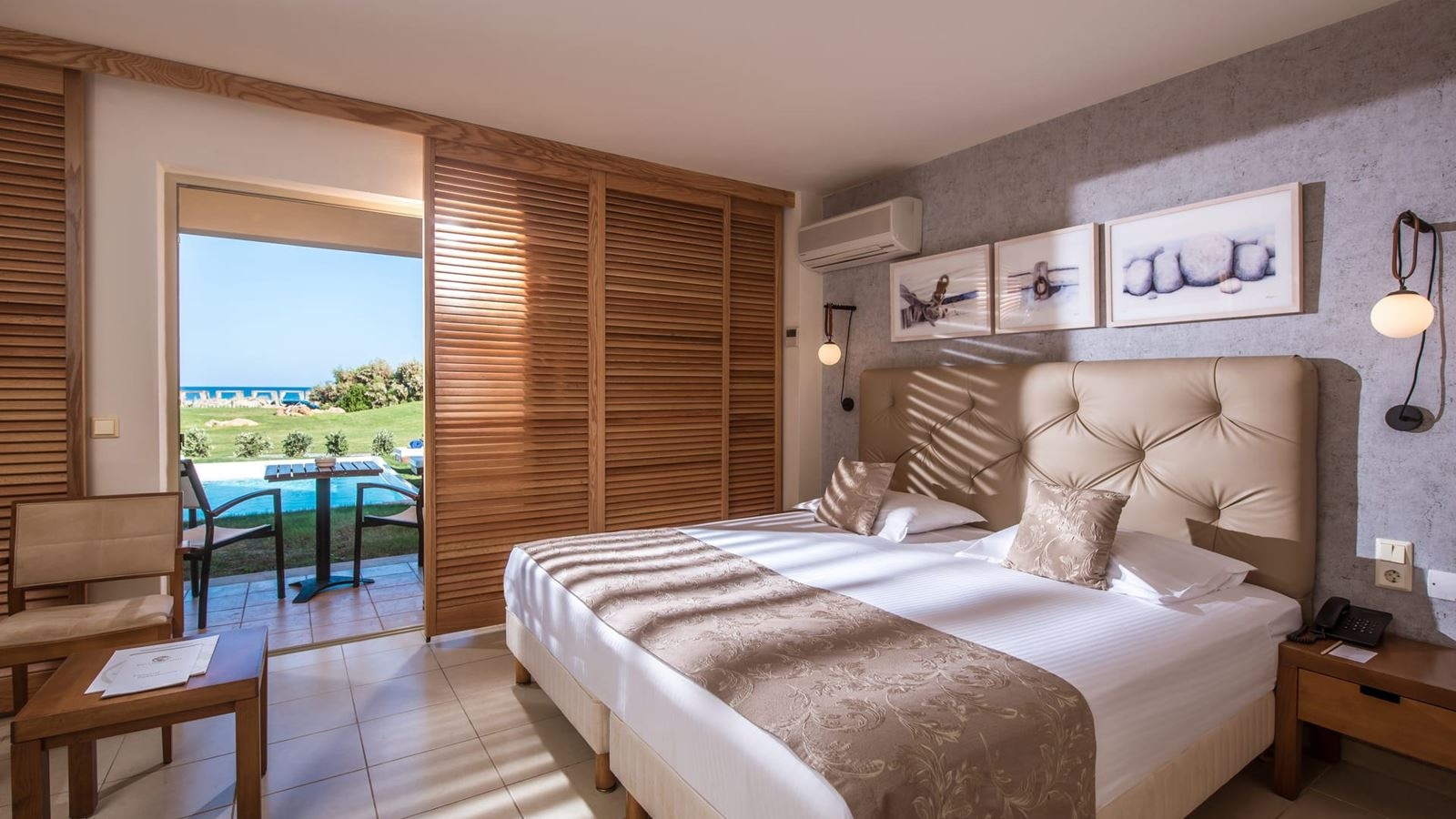 rooms-2-broom-family-room-private-pool