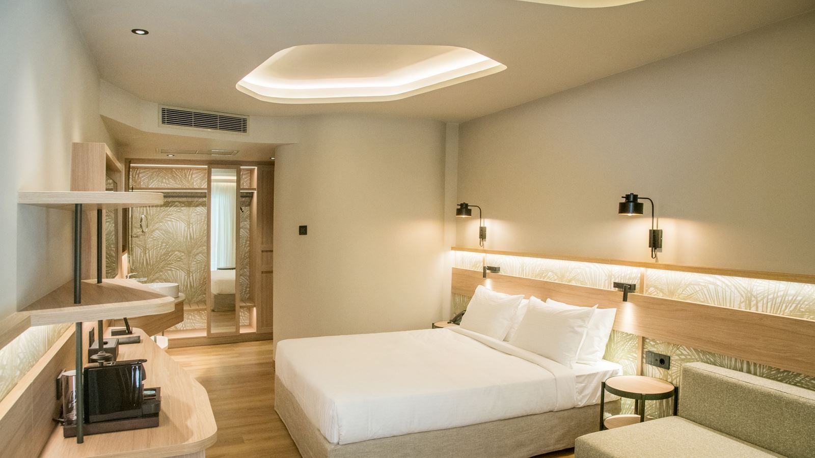 rooms-family-room-garden-view-with-private-pool