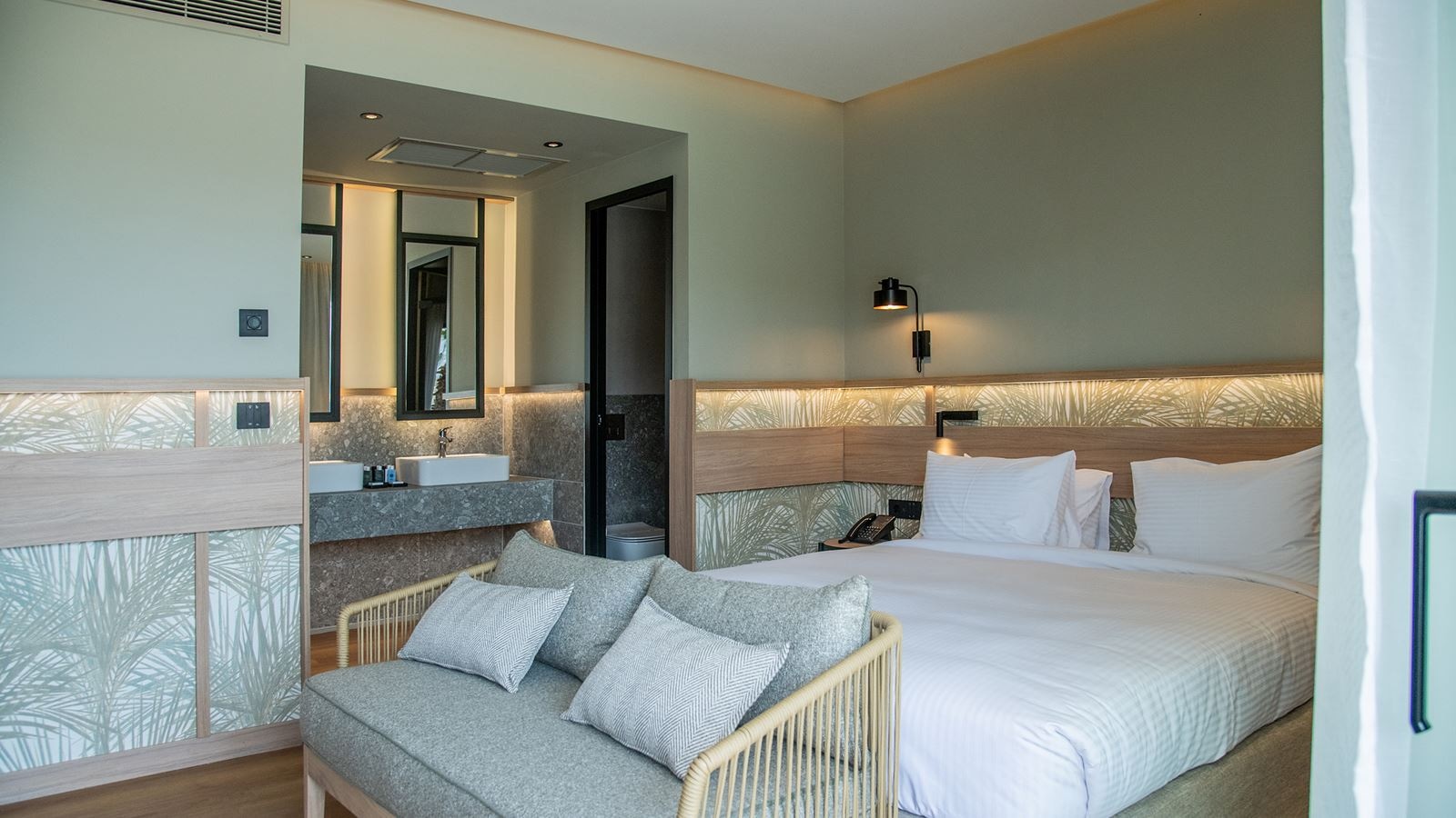 rooms-classic-double-room-garden-view-with-pool-access