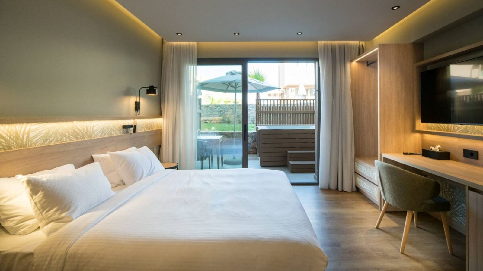 rooms-classic-double-room-garden-view-with-outdoor-hot-tub