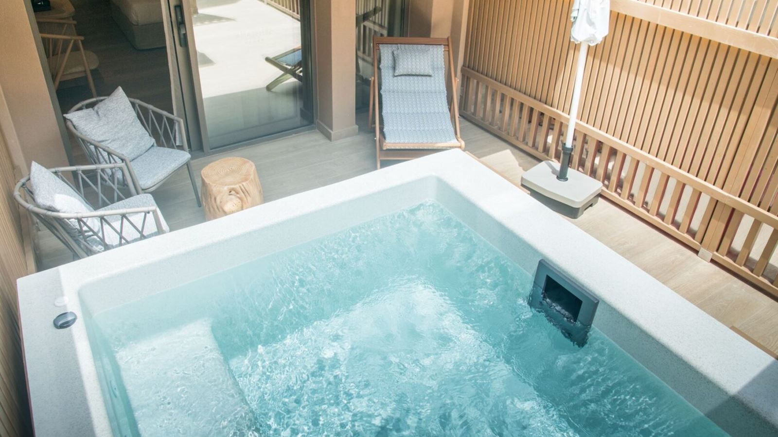 rooms-classic-double-room-garden-view-with-outdoor-hot-tub