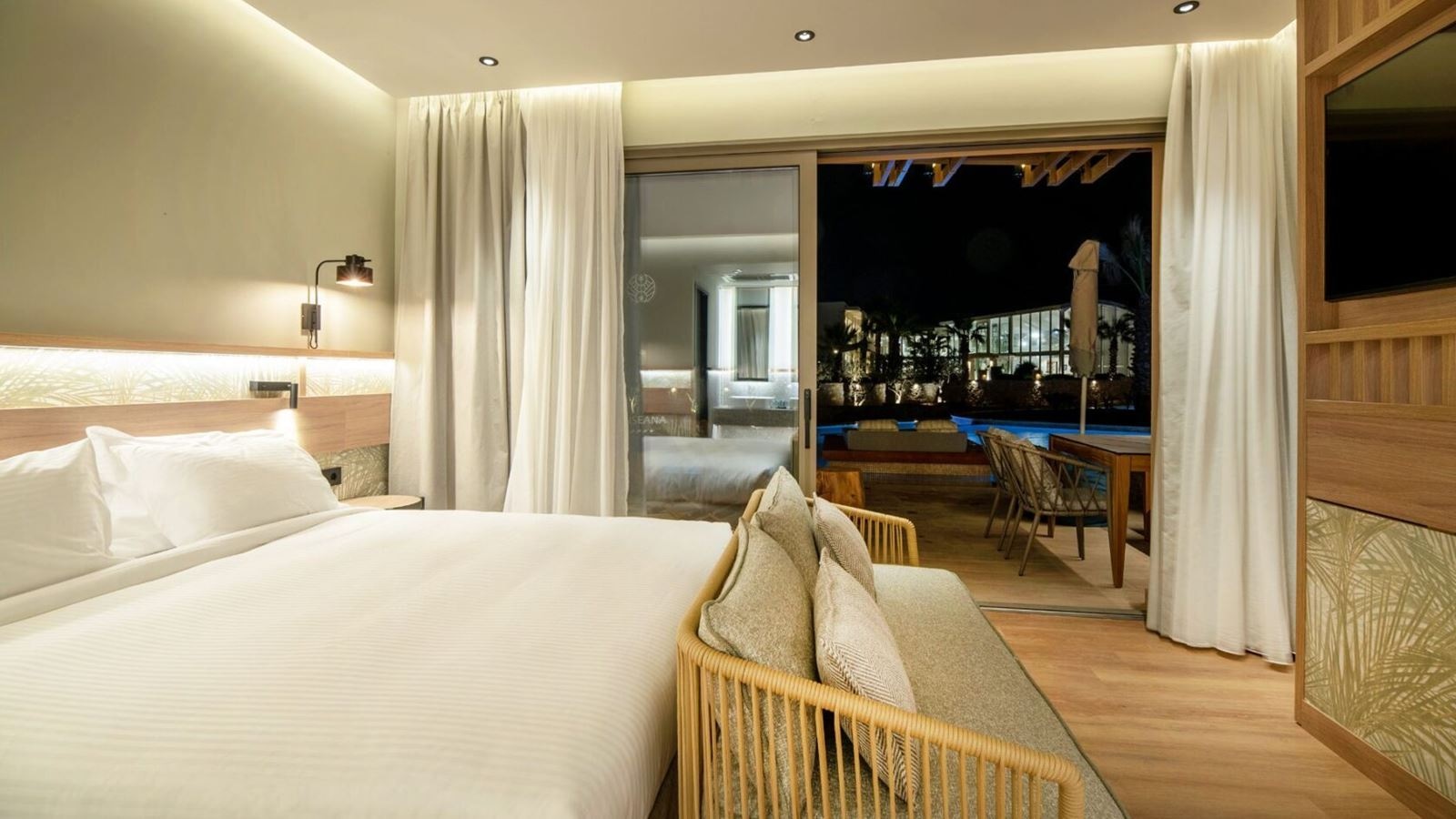 rooms-classic-double-room-garden-view-with-pool-access