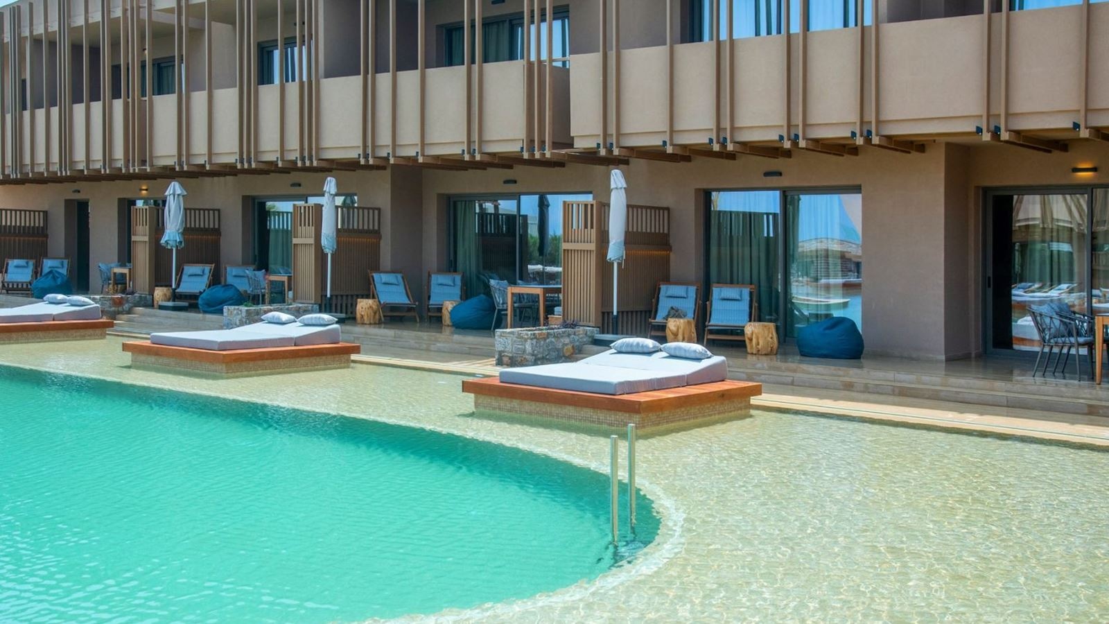 rooms-classic-double-room-garden-view-with-pool-access