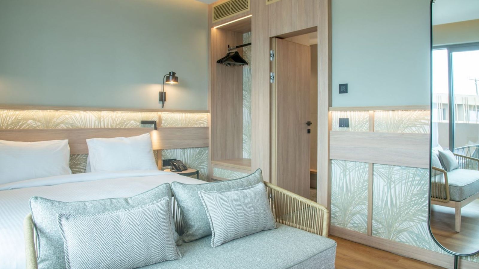 rooms-classic-quadruple-room-garden-view