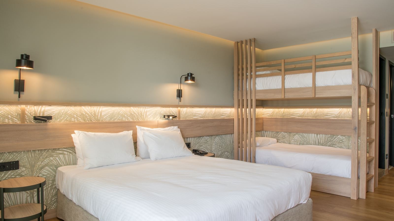 rooms-classic-quadruple-room-garden-view