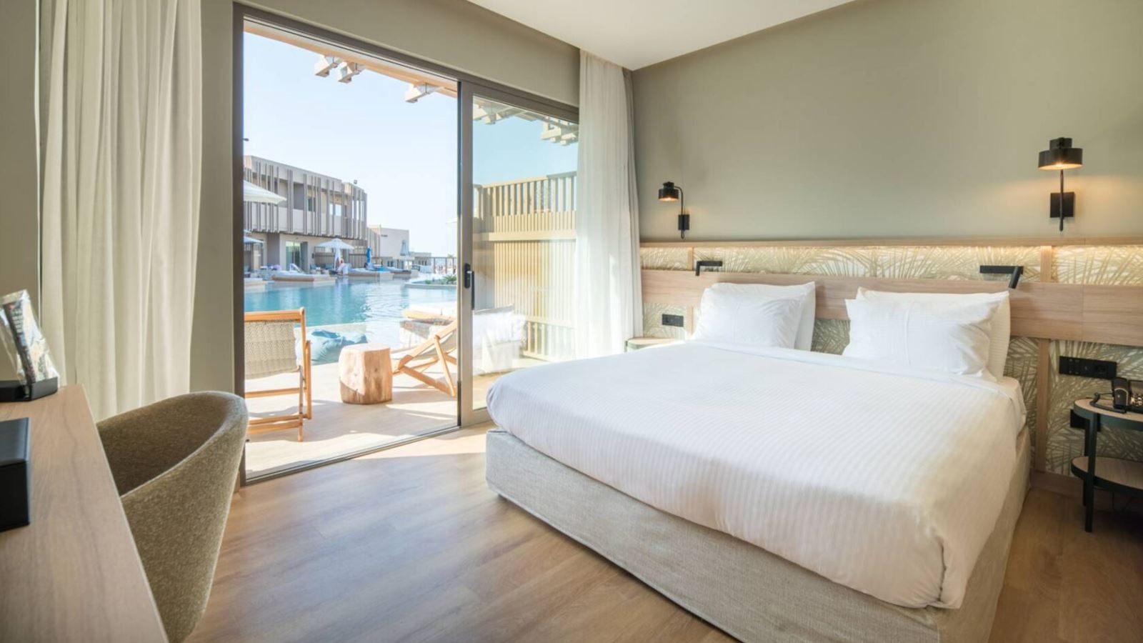 rooms-junior-suite-garden-view-with-sharing-pool