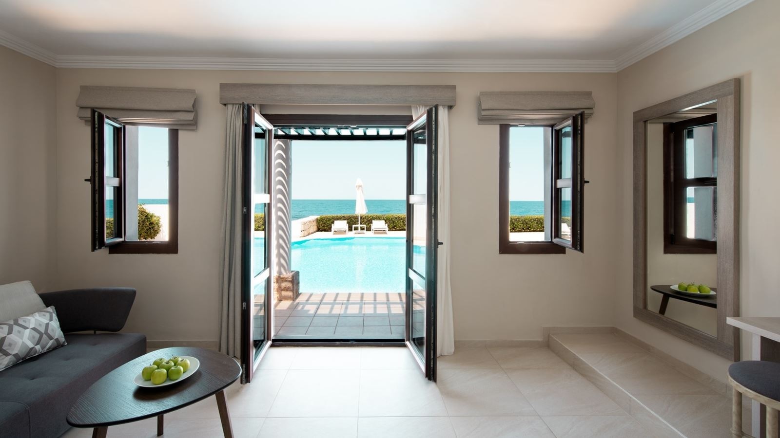 rooms-junior-suite-sea-front-sharing-pool