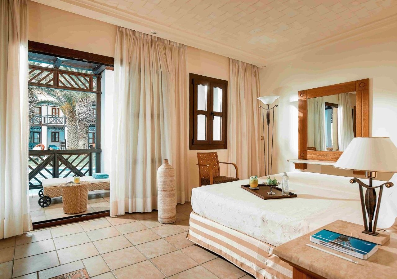 rooms-suite-sharing-pool