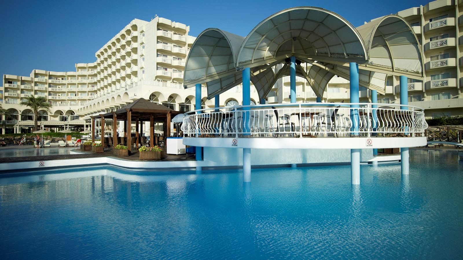 bars-oasis-pool-bar