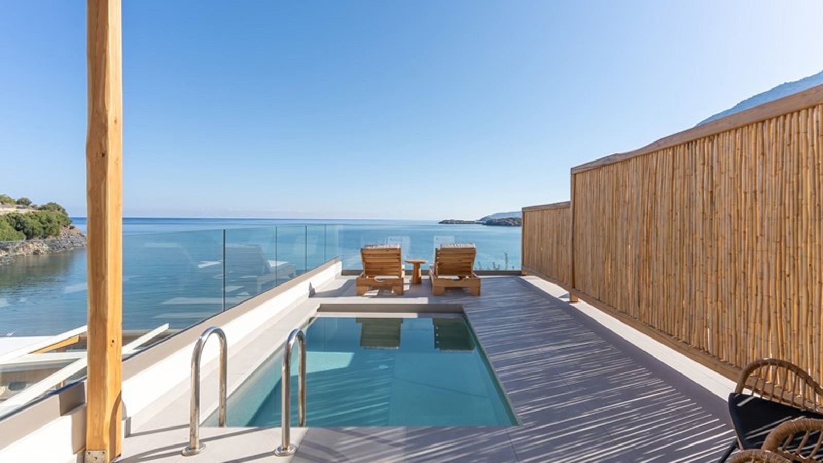 rooms-suite--side-sea-view-with-sharing-pool