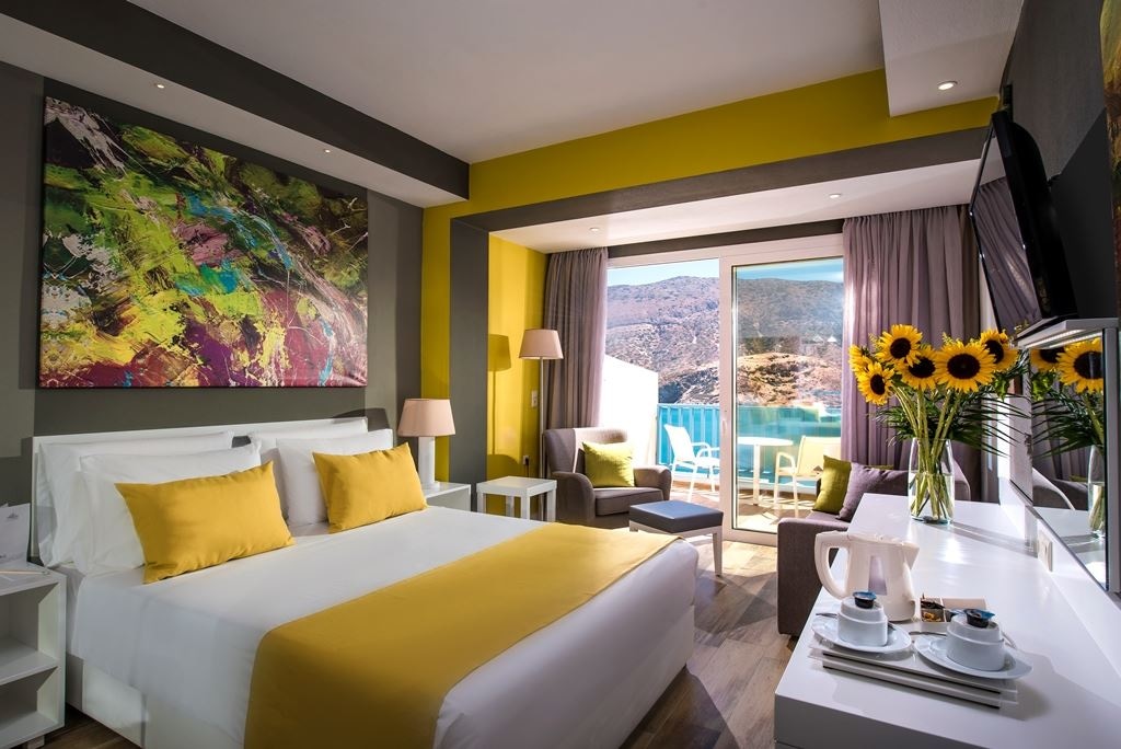 rooms-room-double-sideseaview-balcony