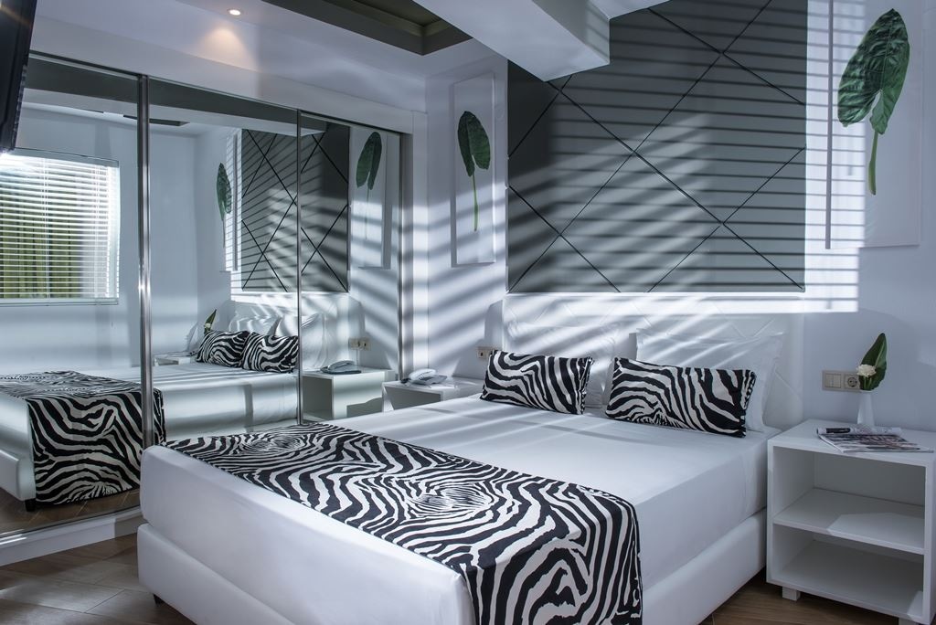 rooms-family-superior-2-bedrooms-balcony-or-terrace