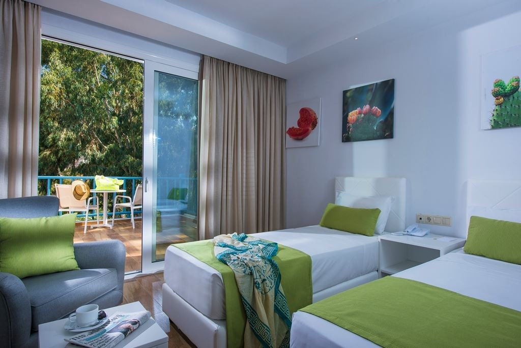 rooms-family-superior-2-bedrooms-balcony-or-terrace