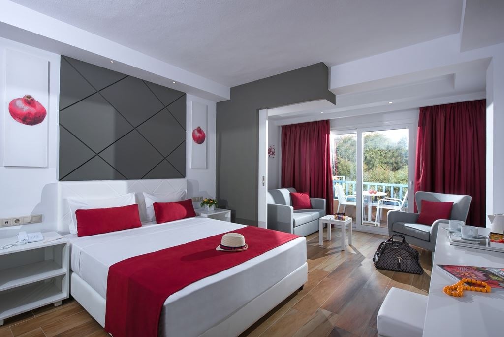 rooms-family-superior-2-bedrooms-balcony-or-terrace